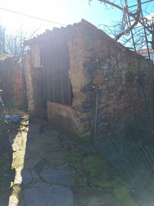 Quintinha Poço e Terreno - Stone house