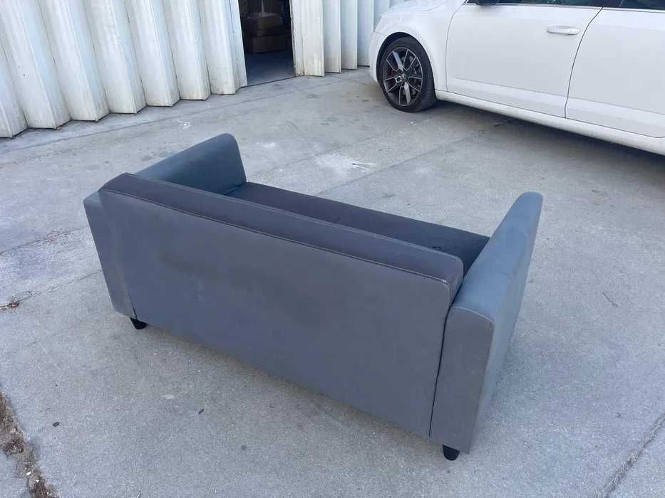 2 sofas de 2 lugares