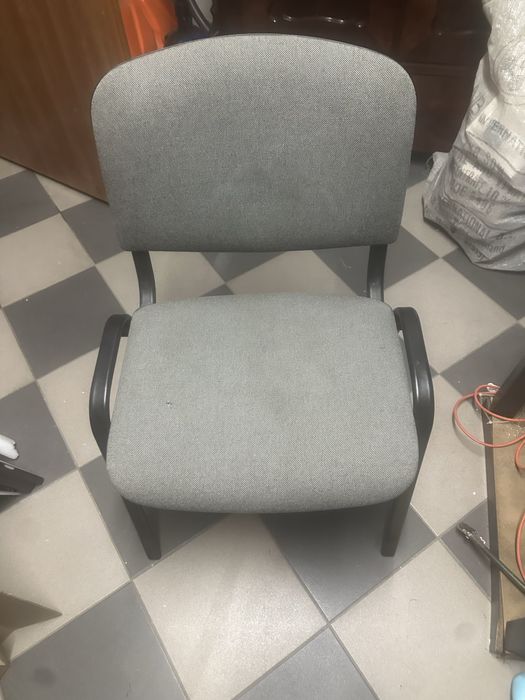 Krzesło szare biurowe