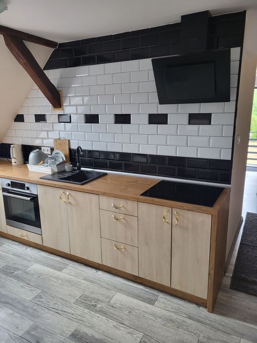 Pokoje  pod  dębem  dla  gości  I pracownikow