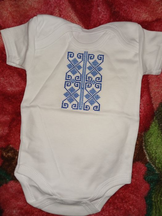Чоловічок з вишивкою для новонароджених