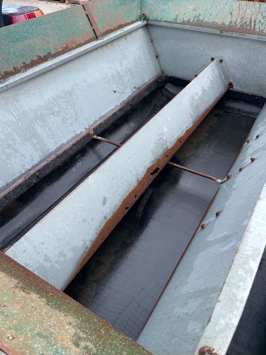 Piaskarka do trawnika, boisk i pól golfowych Cushman TD1500 Top Dresser