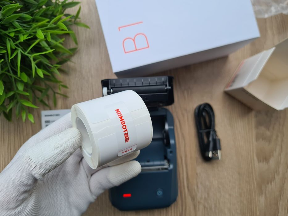 Термопринтер этикеток блютуз Niimbot B1 принтер етикеток bluetooth