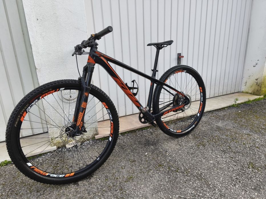 Bicicleta BTT Carbono