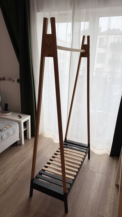 Stojak na ubrania drewniany