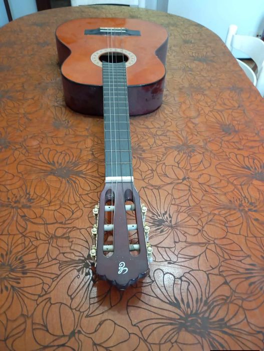 Vendo esta viola muita bonita bom estado