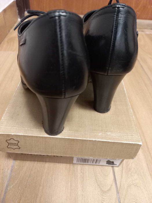 półbuty r. 39 lasocki