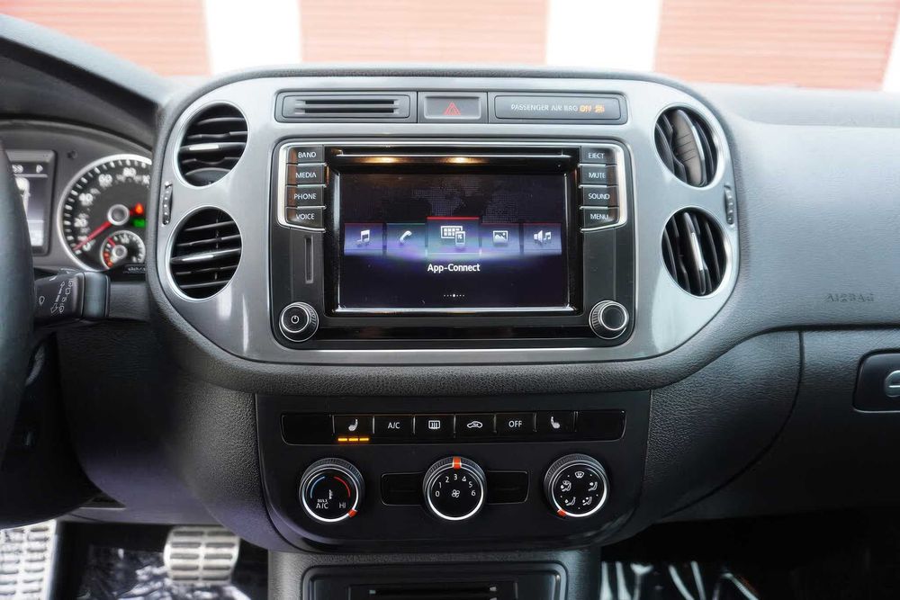 Volkswagen Tiguan 2.0T R-Line 4Motion      2016