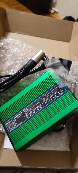 Спеціалізований зарядний пристрій для інвалідних візків та скутерів