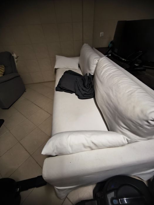 Sofá quase novo com capa extra