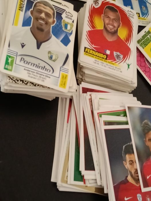 Grande lote de cromos de futebol