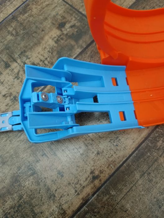 Hot wheels Чемпіон трюків в петлі