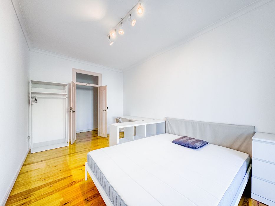 Cama em estrutura metálica