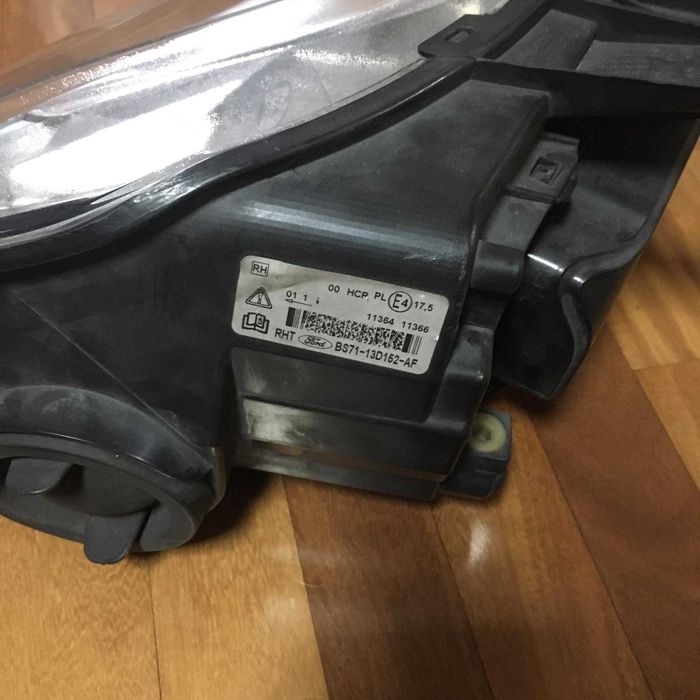 Farol dianteiro e farolim diurno Ford Mondeo 2012