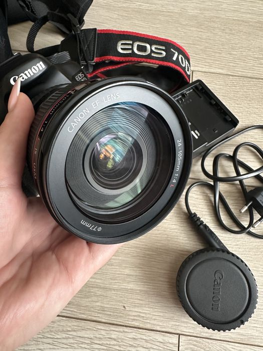 Продам фотоапарат Canon EOS 70D з об’єктивом Canon EF 24-105mm f/4L IS II USM.