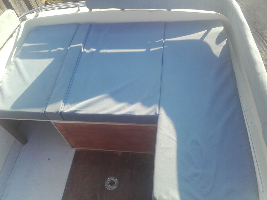 Łódź motorowo-kabinowa