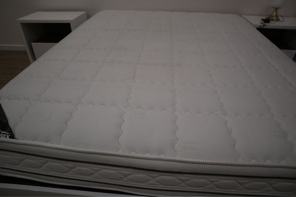 Cama de Casal com Colchão Ortopédico – 200x160