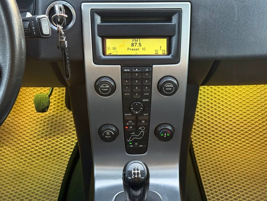 Volvo v50, 2006 року, 1.6 дизель, механіка, 274т.км.
Надійний дизельни