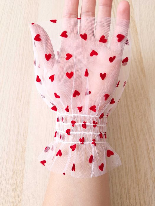 Doczepiane Fałszywe Mankiety Na Gumie Pudrowy Róż W Czerwone Serca