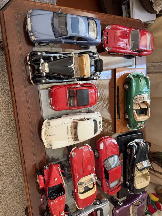 Машинки колекційні  bburago maestro 1:18