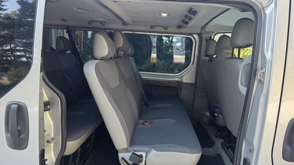 Opel Vivaro 9os L2H1 long lift 2011r KLIMA TYŁ tempomat 115km trafic