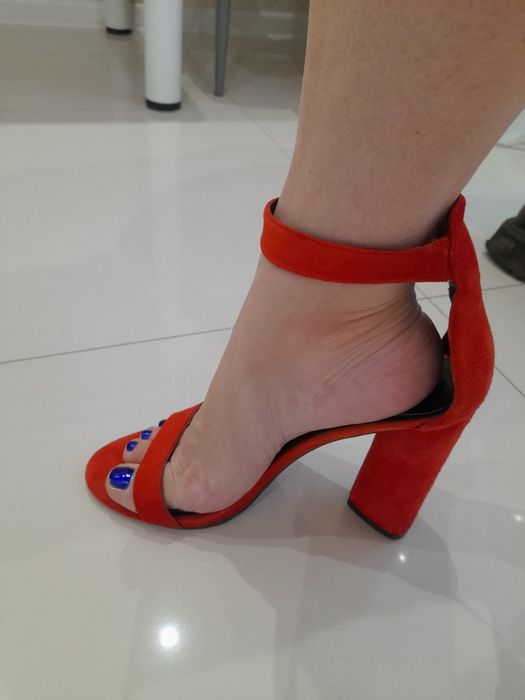 Фірменні  жіночі босоніжки  .