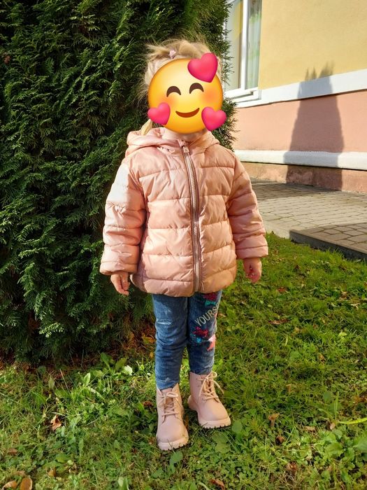 Курточка осінь-весна в подарунок шапочка і рукавички.