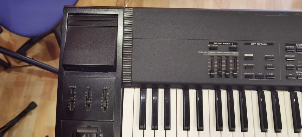 Roland XP-80 + 4 exp.