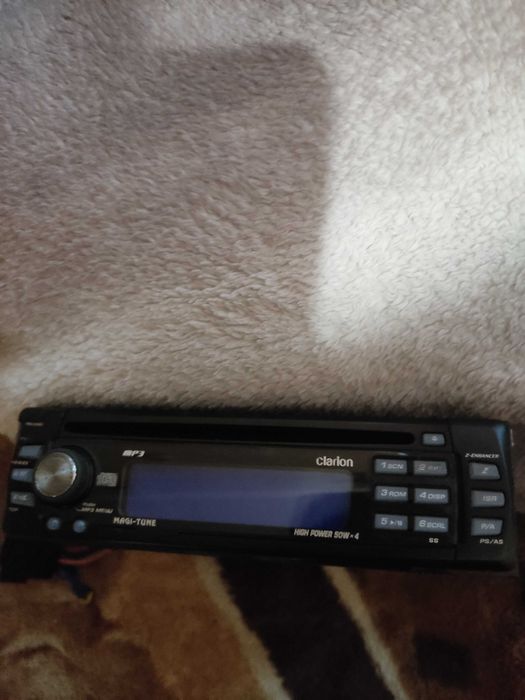 Автомагнітола Clarion