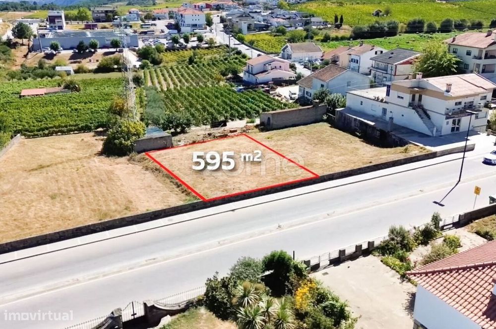 Lote de terreno com 595 m²