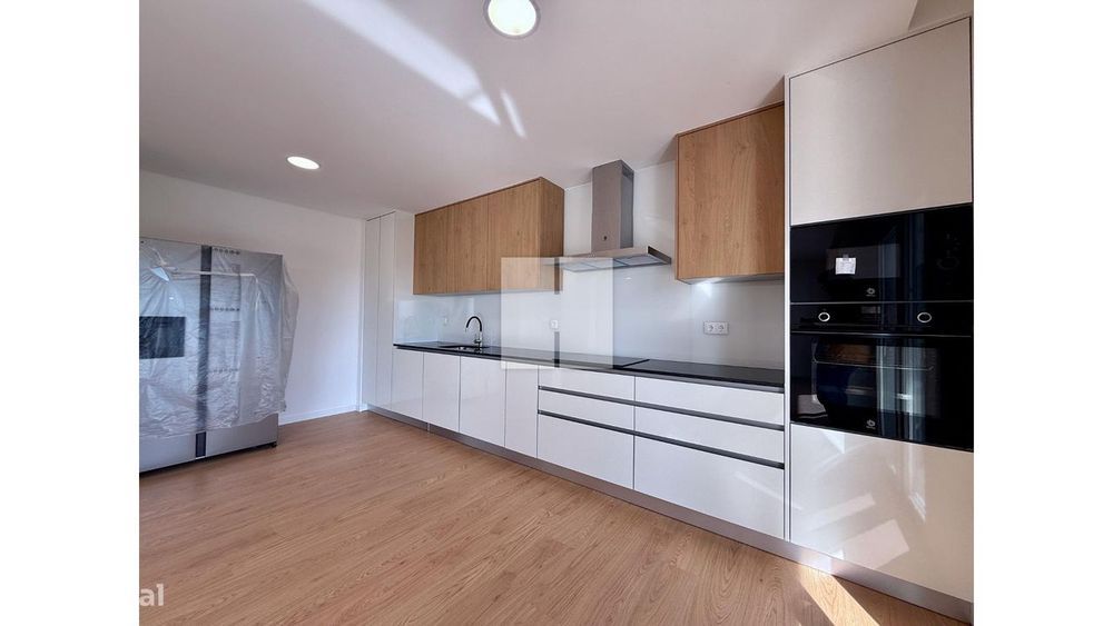 Apartamento T3 c/ Garagem Dupla