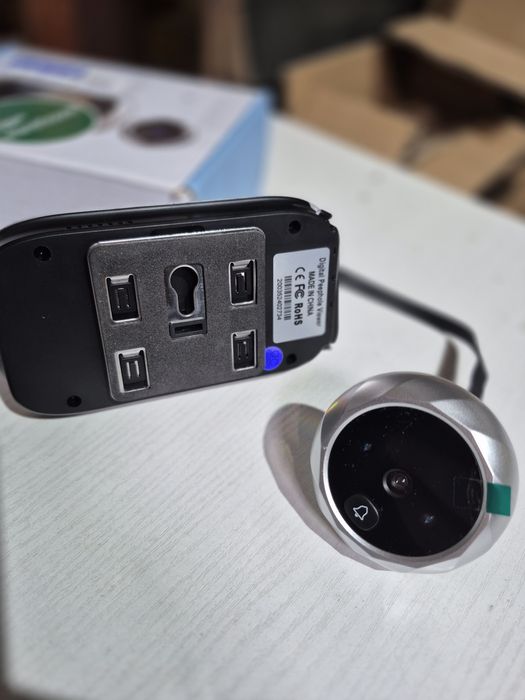 Дверний відеодзвінок.