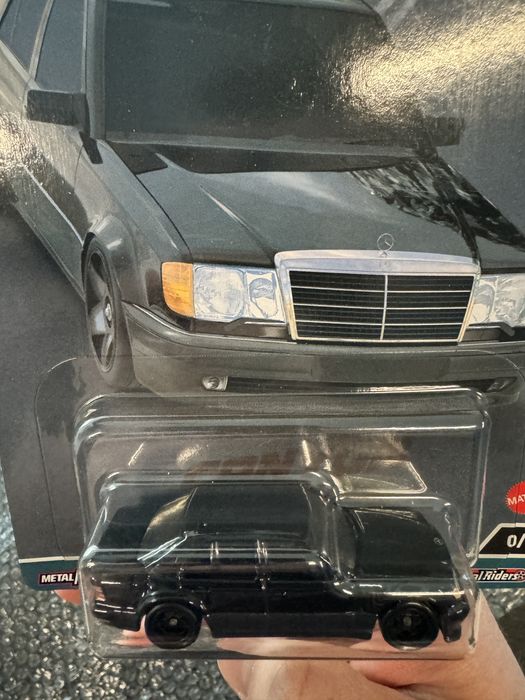 Hot Wheels Premium Car Culture Mercedes-Benz 500 E (Chase / STH) E500