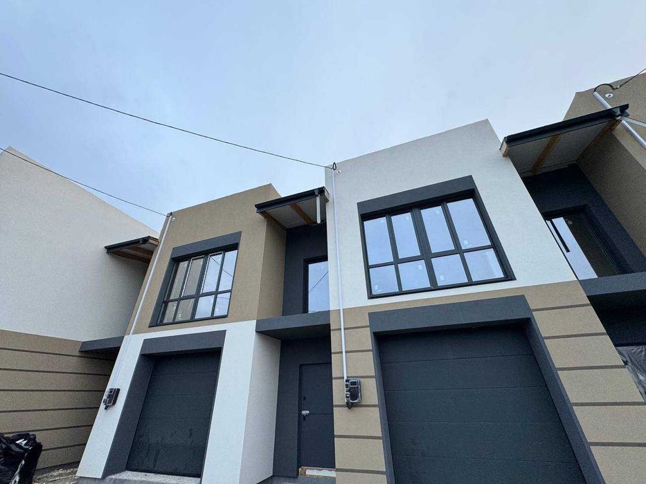 Продам Готовий Таунхаус 125 м2 з гаражем та комунікаціями в Крихівцях!