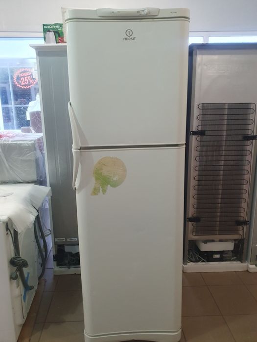 Продам холодильник Indesit