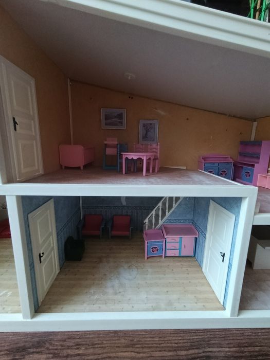 Domek dla lalek plus mebelki