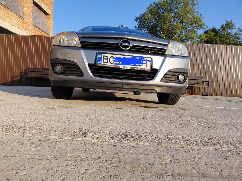 Opel Astra H 2004  1,4 бензин