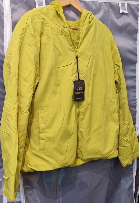 Vendo blusão com pêlo e etiqueta