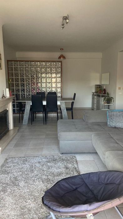 T3, 2 casas de banho garagem e arrecadação