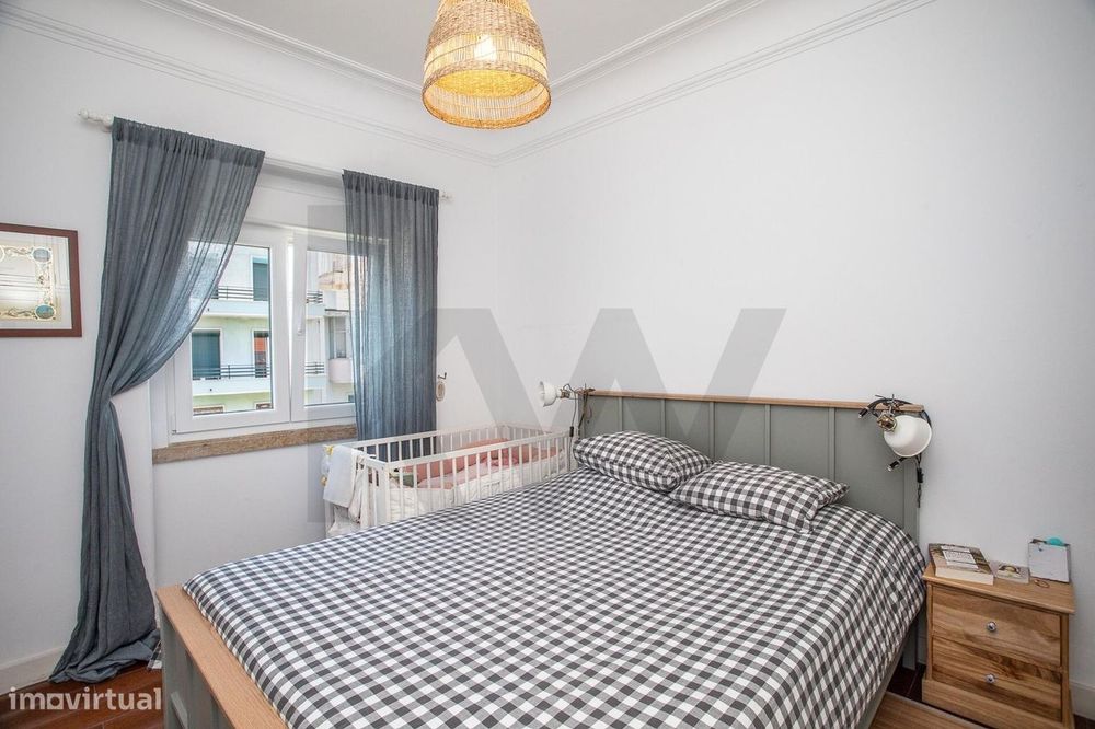 Apartamento T3 com sótão e terraço de utilização exclusiva - Av. de Ma