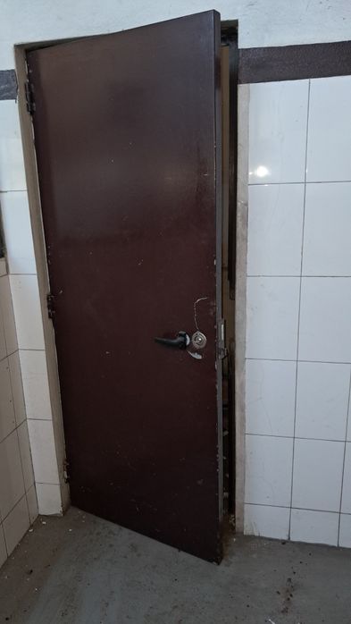 Porta de segurança428622756835512321