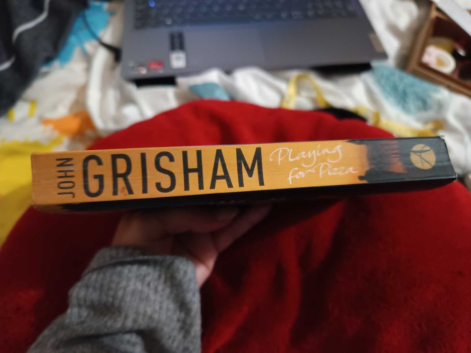 Livro de John Grisham " Playing for Pizza" - Ref.: L - 4