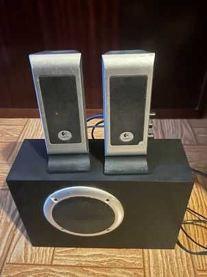 Subwoofer e colunas Logitech