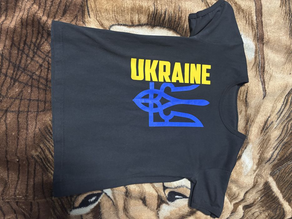 Продам гарну футболку