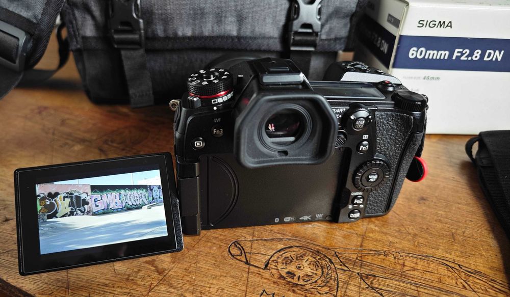 Panasonic Lumix DC-G9 + Sigma 60mm F2.8 Art + Bolsa