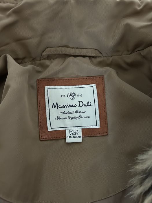 Casaco castanho da Massimo Dutti com pelo e carapuço