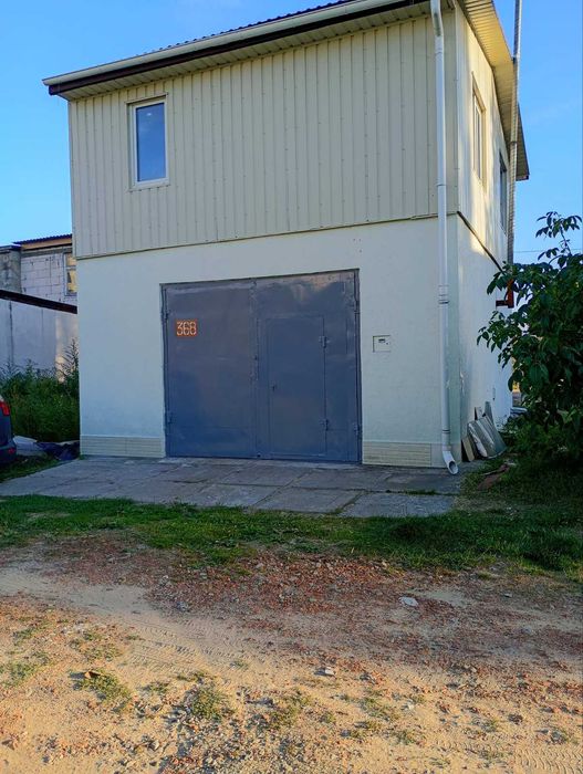 Продам гараж в кооперативі з кухнею та двома кімнатами є ліфт