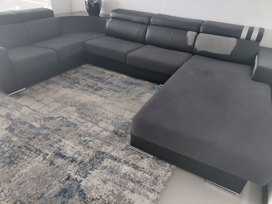 Sofá em tecido preto