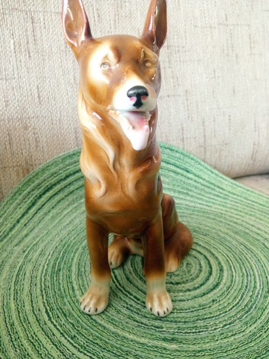 Porcelanowa figurka psa owczarka
