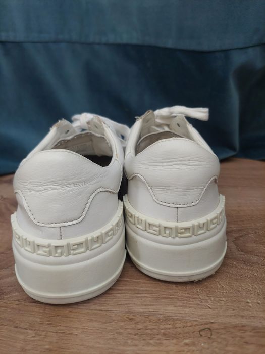 Skórzane trampki Guess rozm. 40